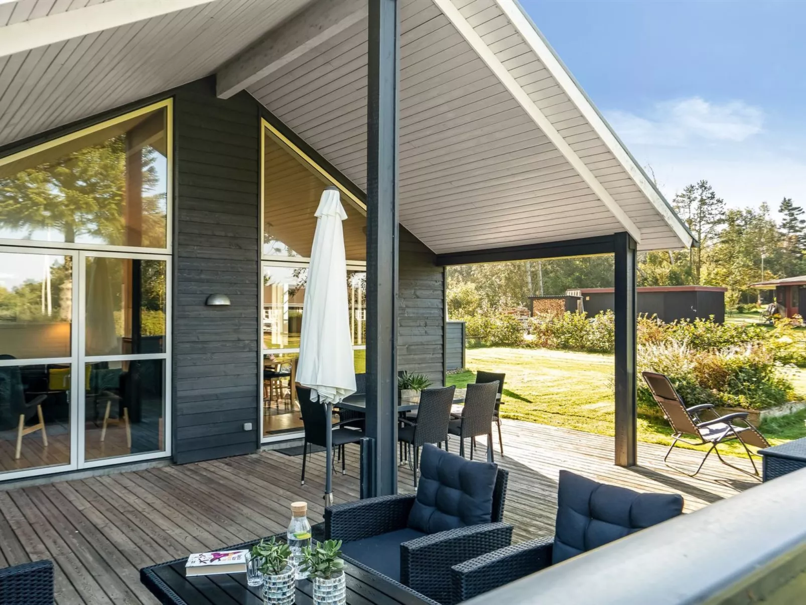 "Carlina" - 700m to the fjord-Outside