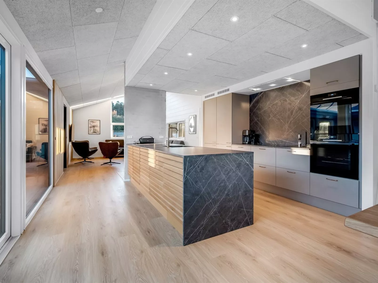 "Hana" - 800m from the sea-Inside