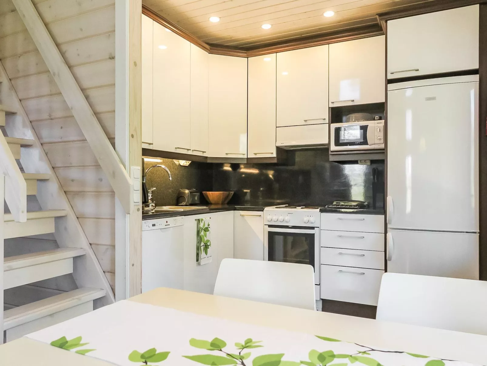 Aihki pine cottage (aikaisemmin aihki b)-Drinnen