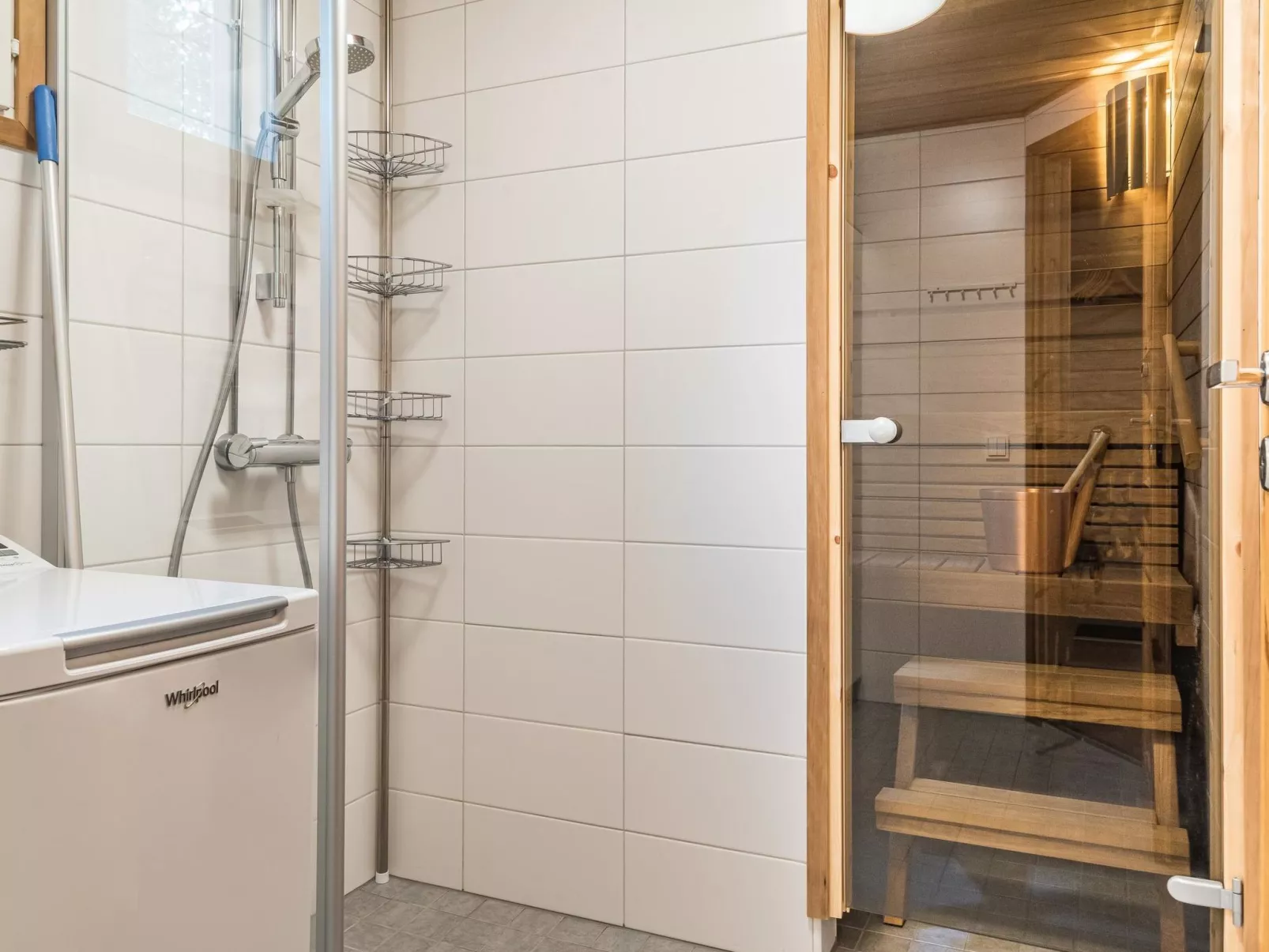 Levin kultakoto-Inside