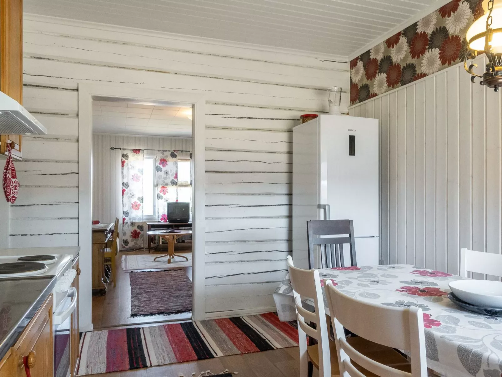 Juotas village-Drinnen