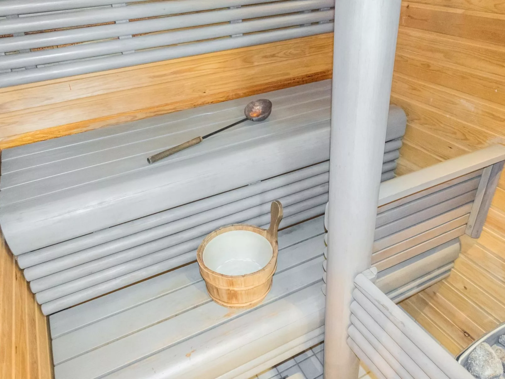 Lauri 4 pieni-Dedans