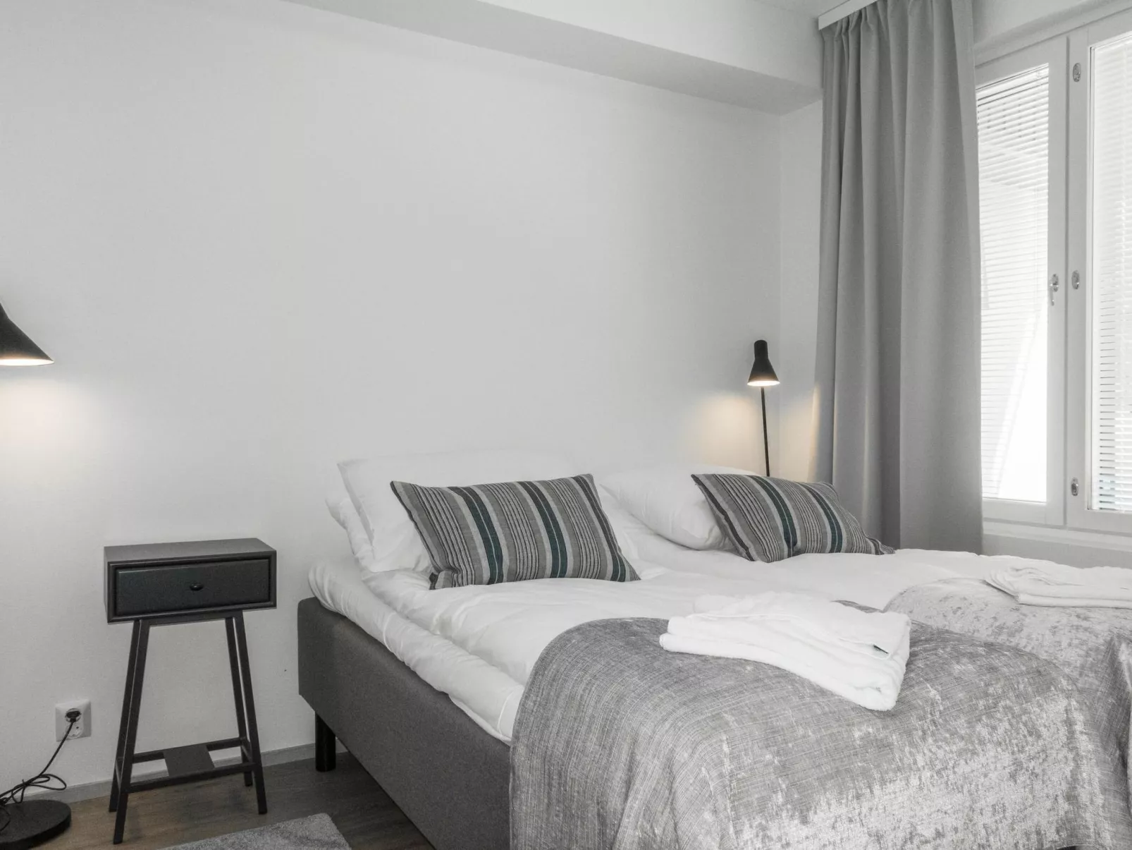 Tievan aurinkorinne dina-Dedans