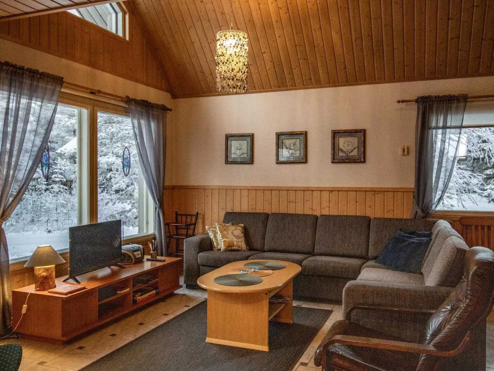 Aslakin helmi a-Inside