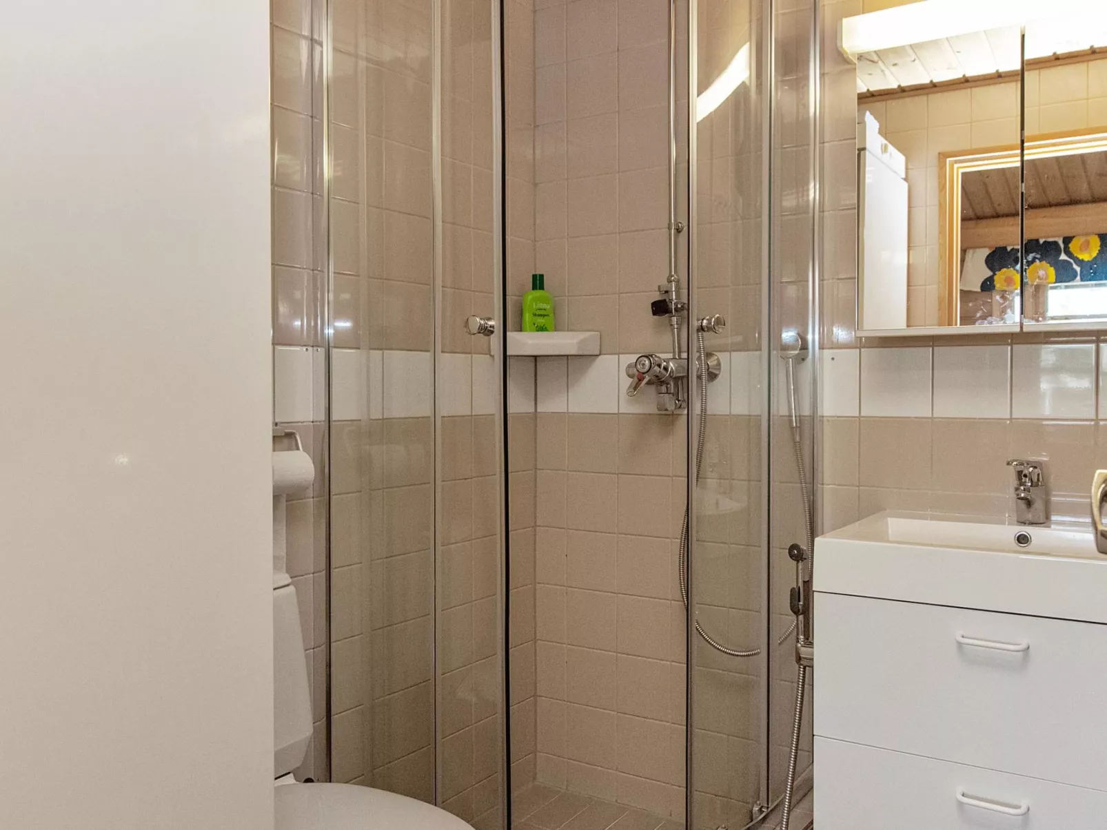 Metsänpirtti 1-Drinnen