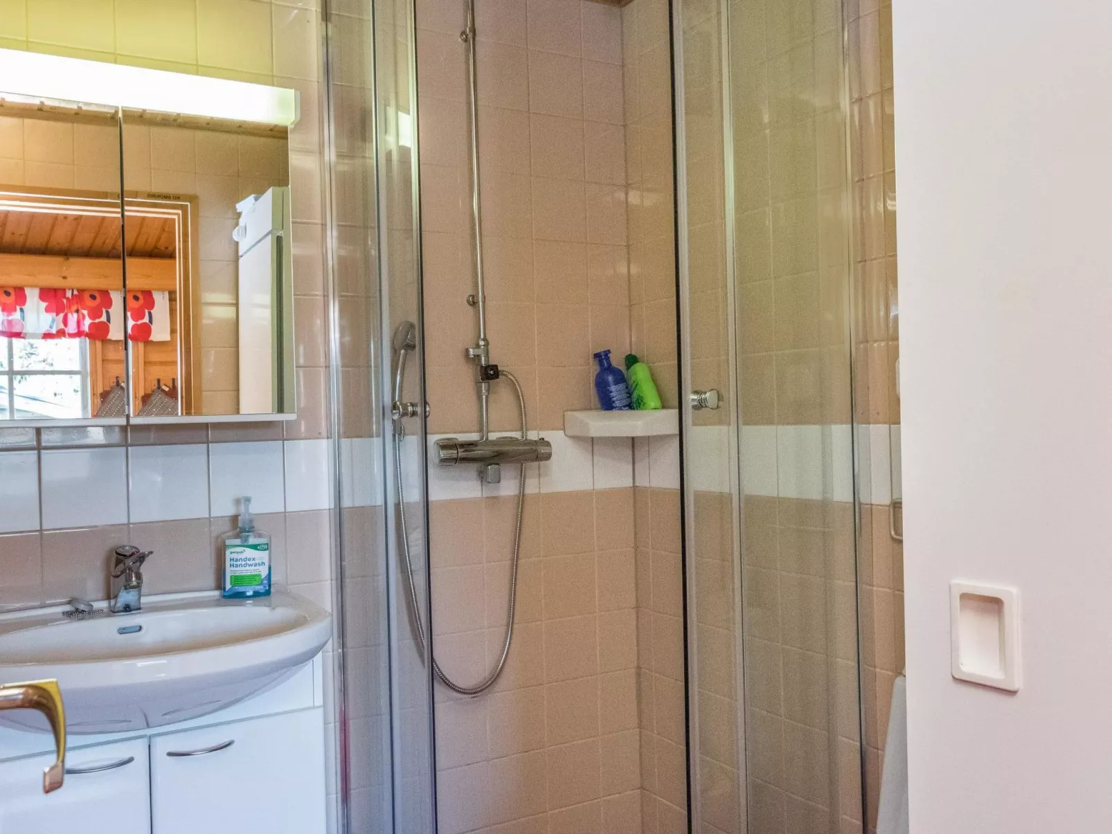 Metsänpirtti 2-Inside