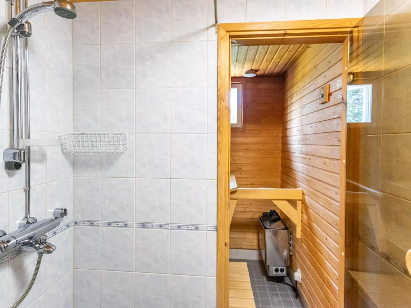 Outapailakka j 10-Inside