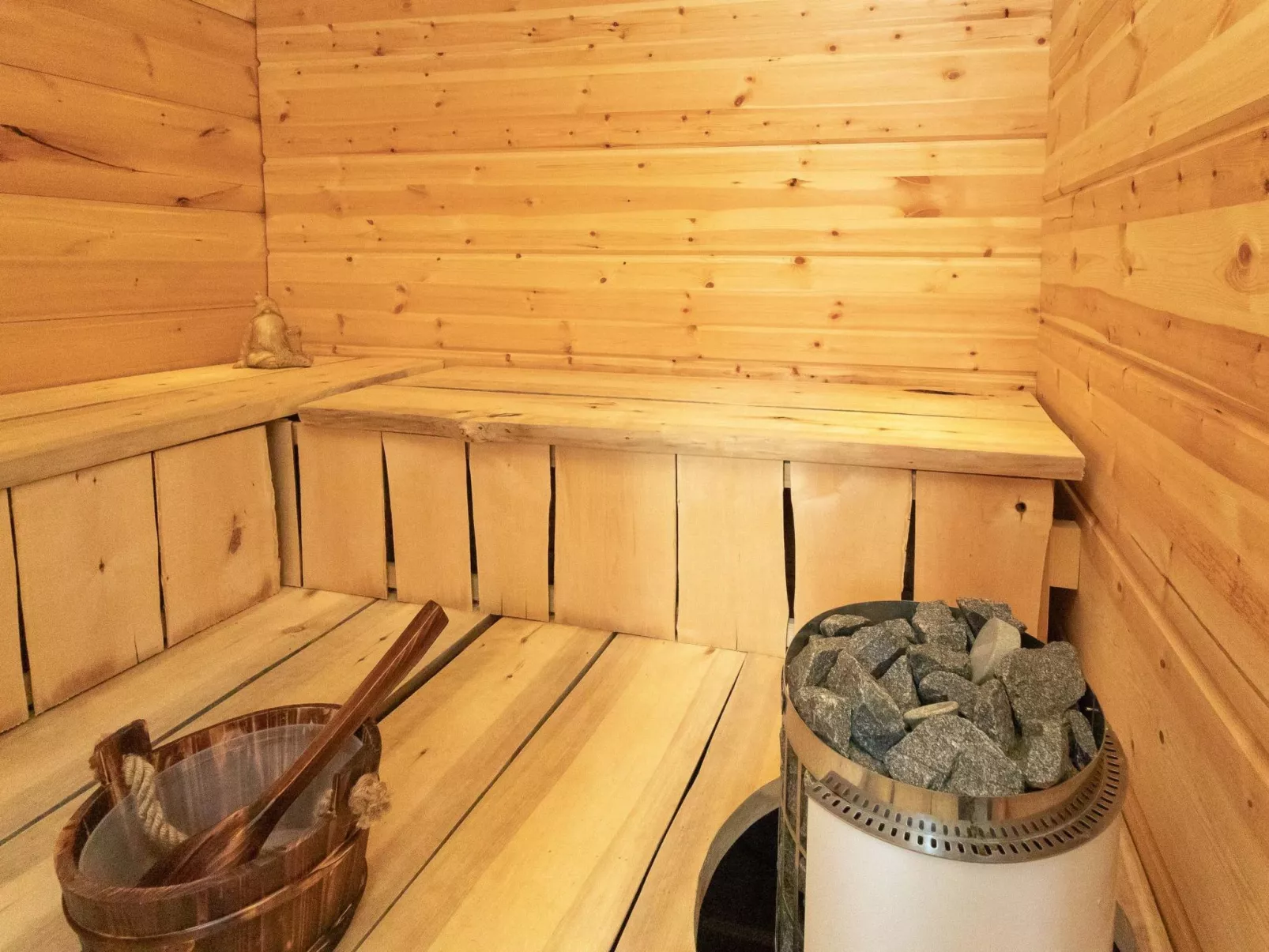 Kuukkelin kehto-Inside