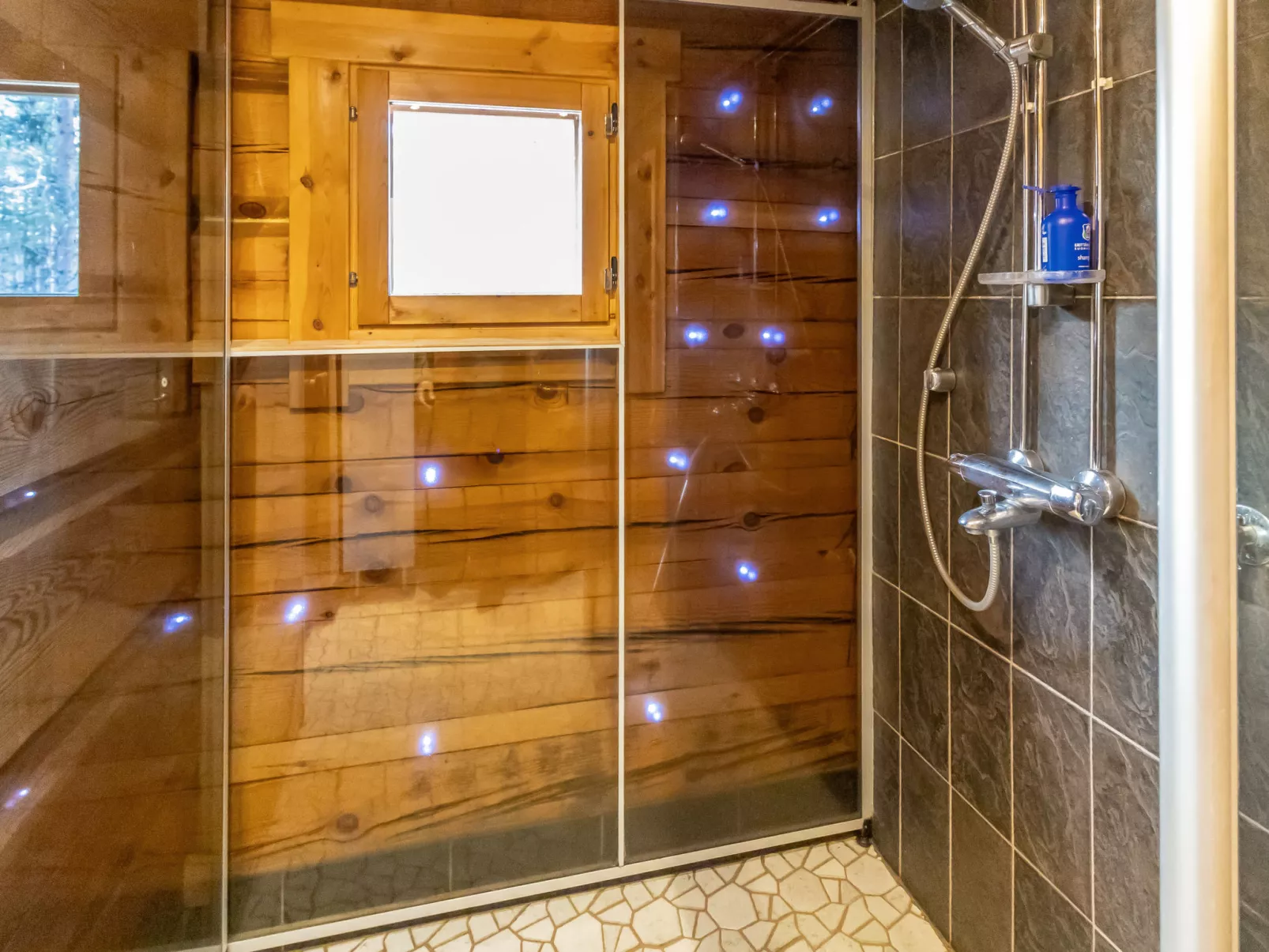 Kuukkelitupa-Drinnen