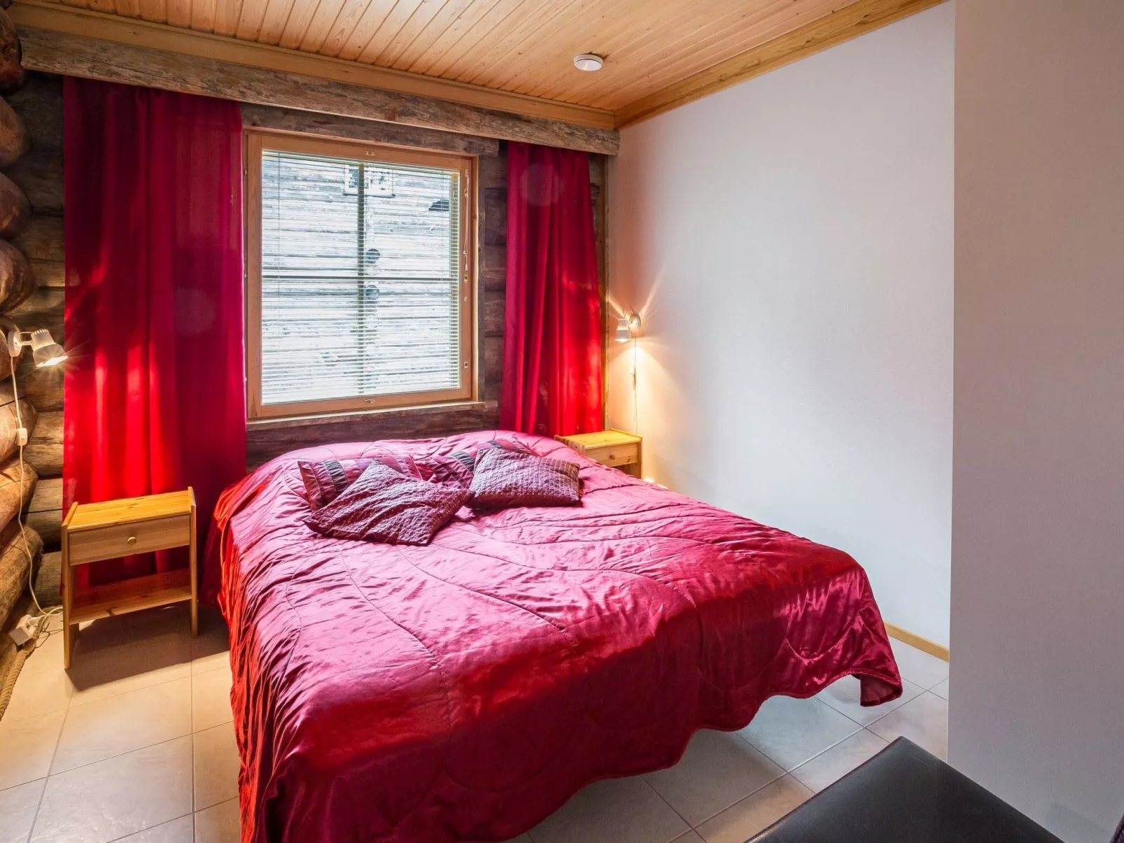 Teerentie / poronpesä (g20)-Inside