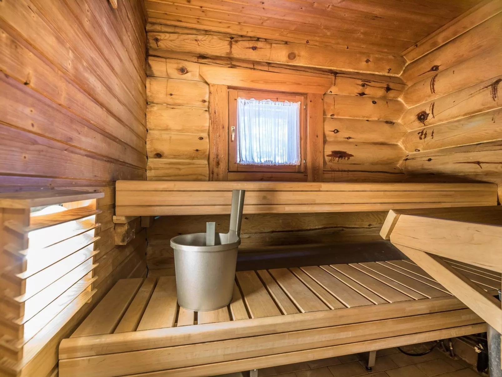 Kuukkelintupa 1-Drinnen