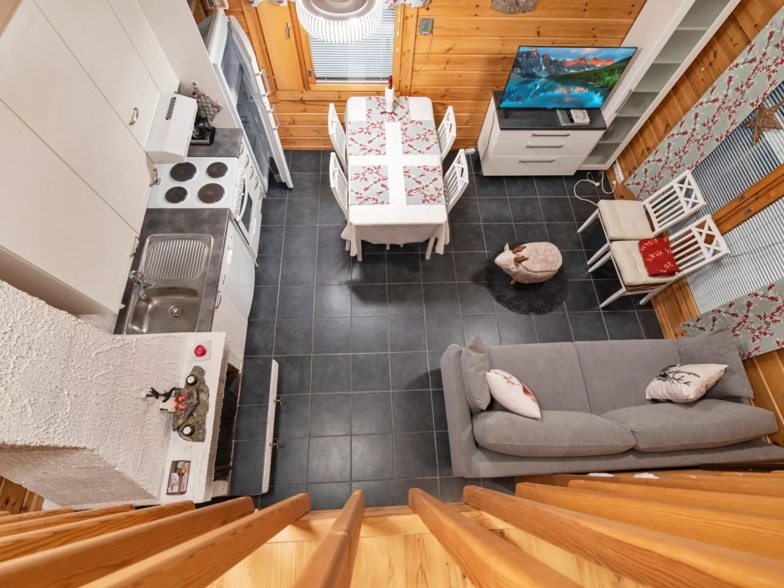 Lomaylläs maja, palovaarankaarre 6 a-Dedans