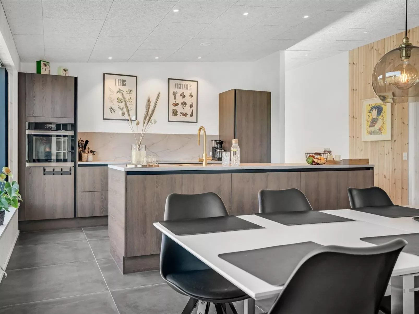 "Ilze" -  from the sea-Drinnen