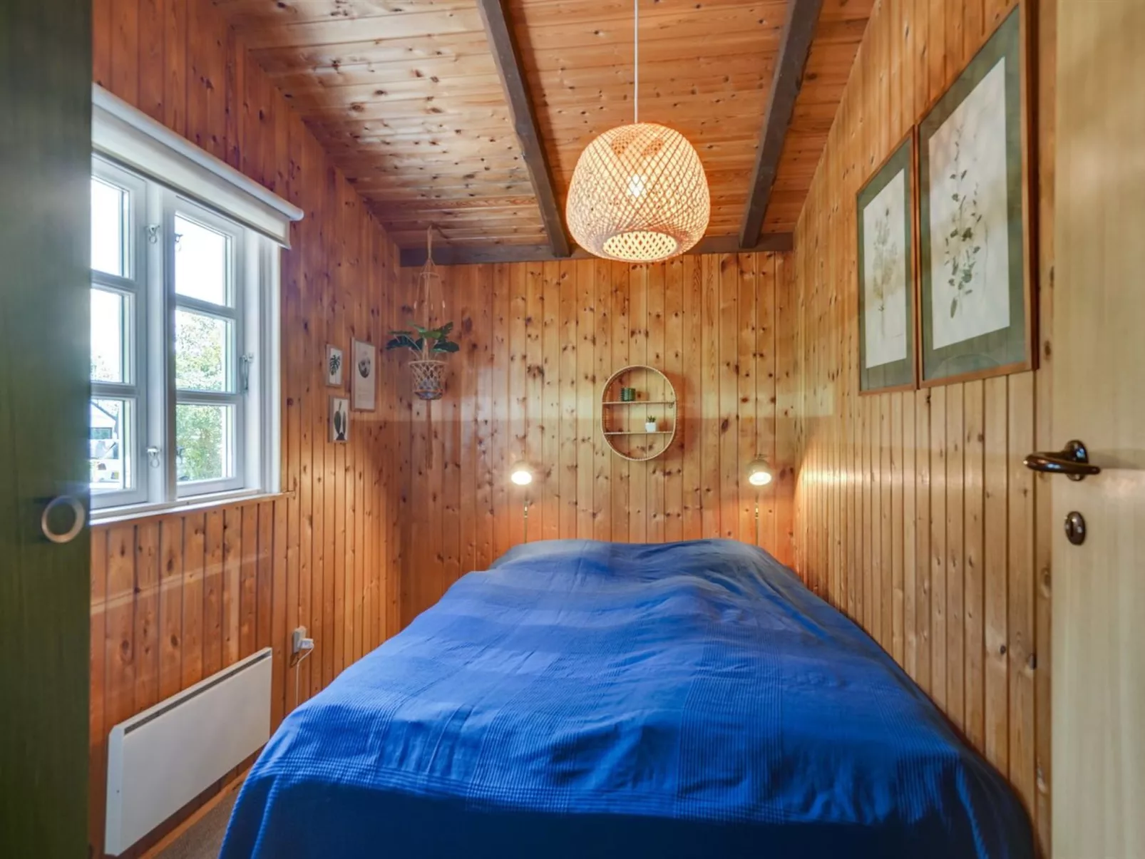 "Kaarle" - 400m to the fjord-Dedans