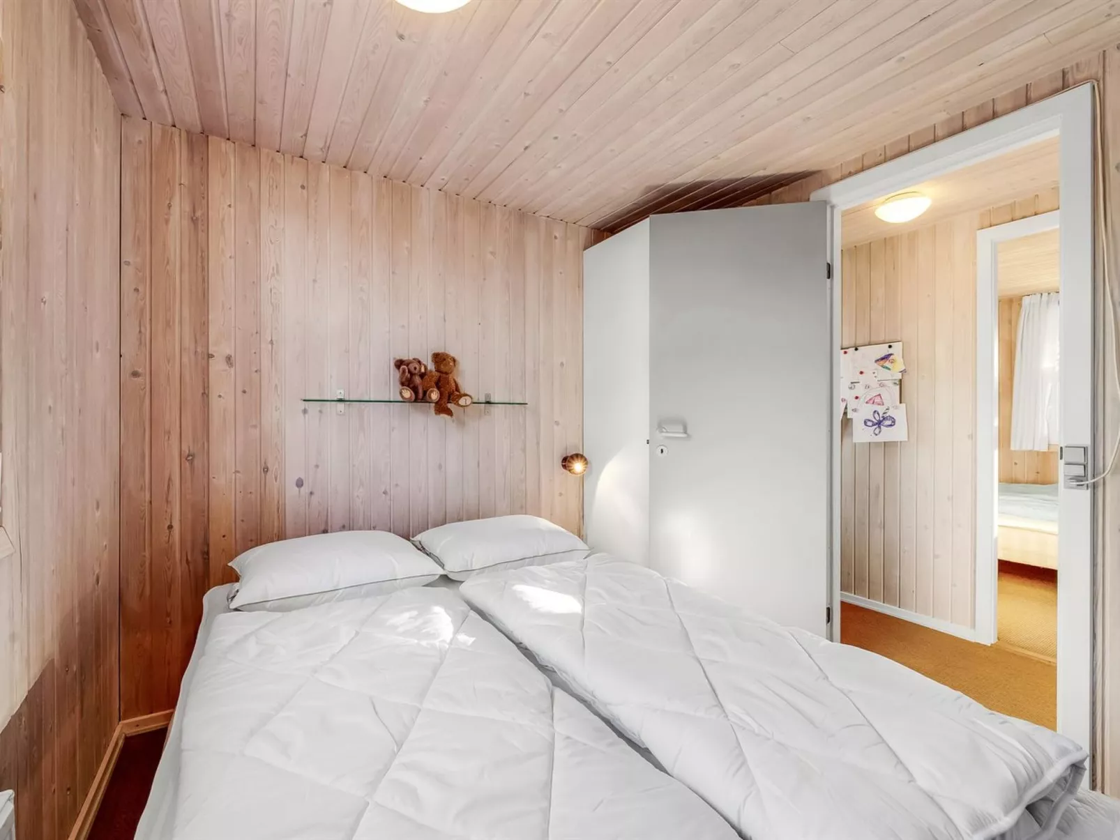 "Elsabet" - 700m to the fjord-Drinnen