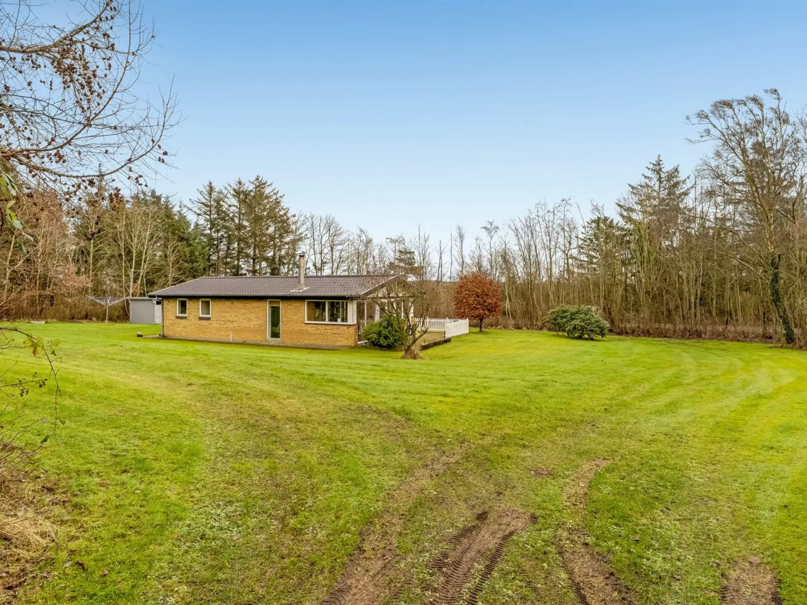 "Marika" - 400m to the fjord-Outside