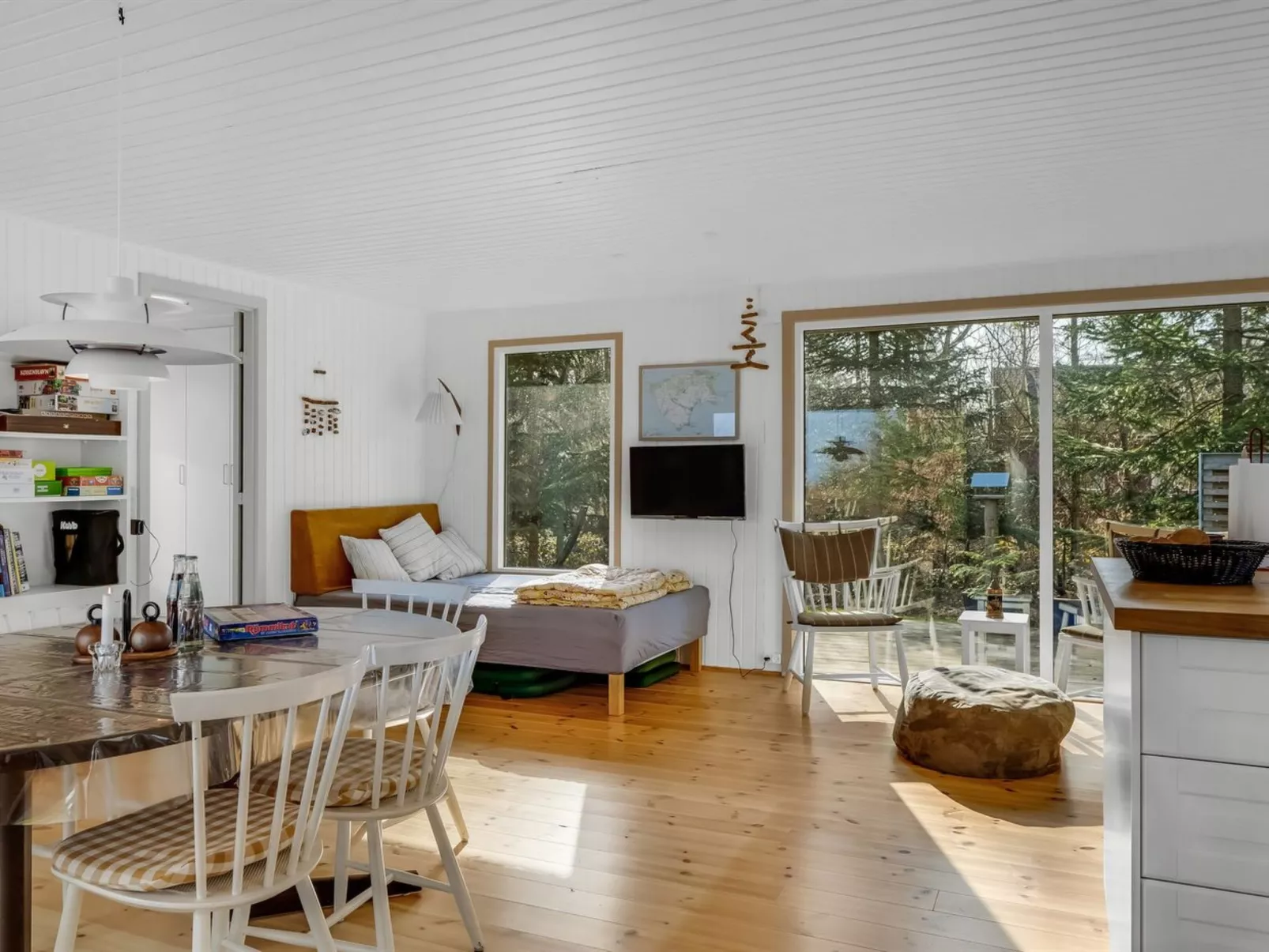 "Elisabete" - 200m to the fjord-Inside