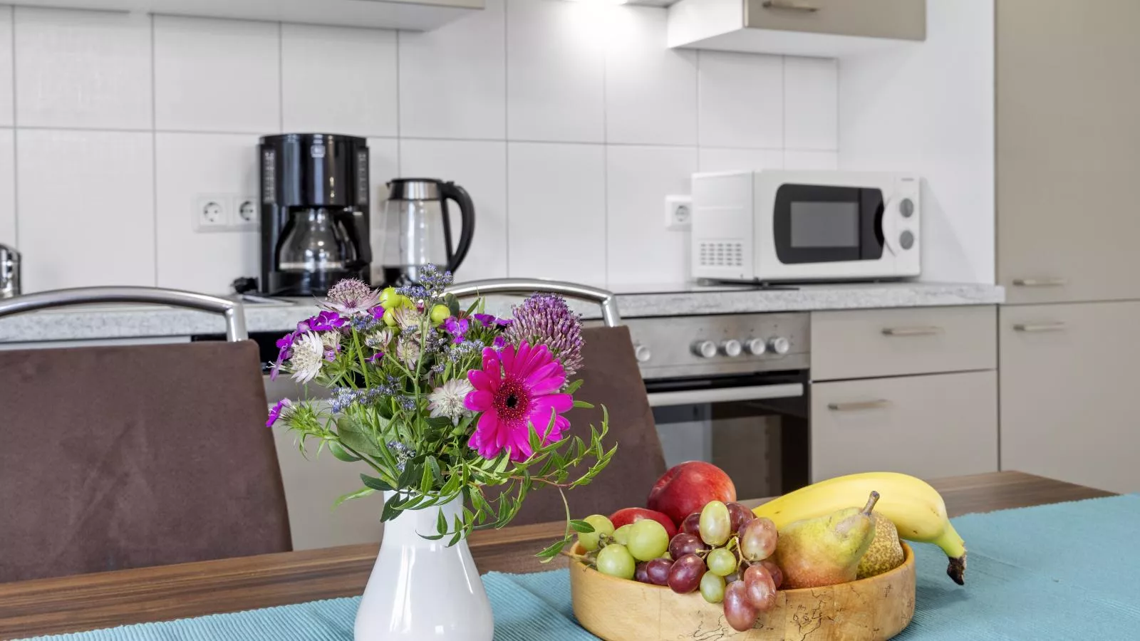 Stranddistel links mit Sauna-Ambiente