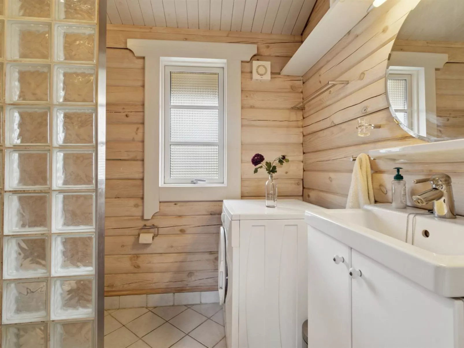 "Brynjolf" - 1km from the sea-Inside