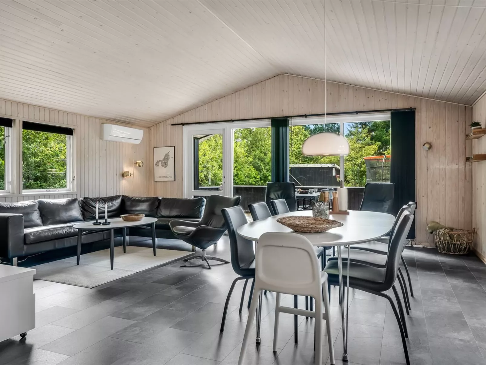 "Onni" - 2.3km from the sea-Inside