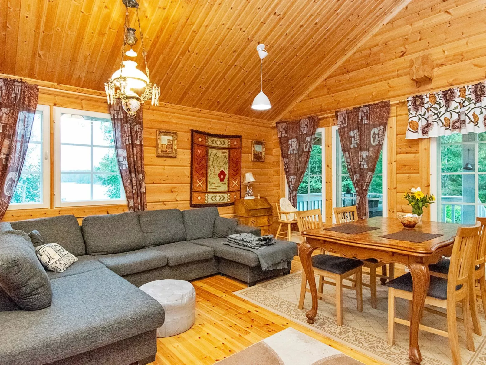 Mökki mikkola-Dedans