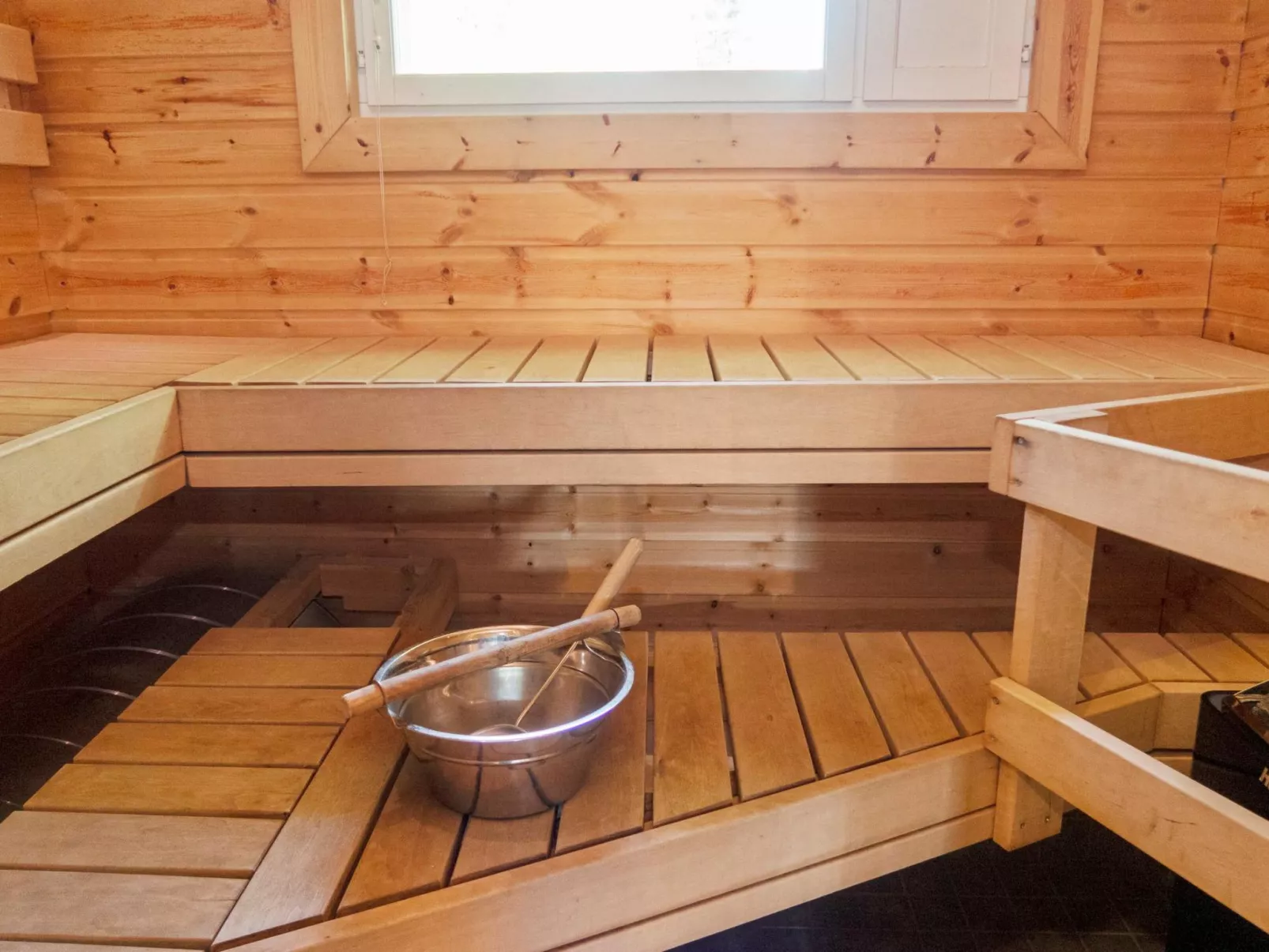 Ruka snow and sun 4-Inside