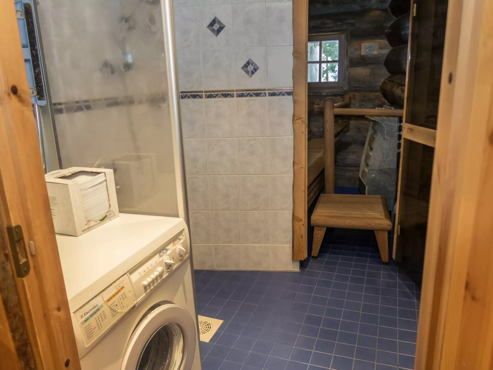 Kulta-vuosseli a-Drinnen