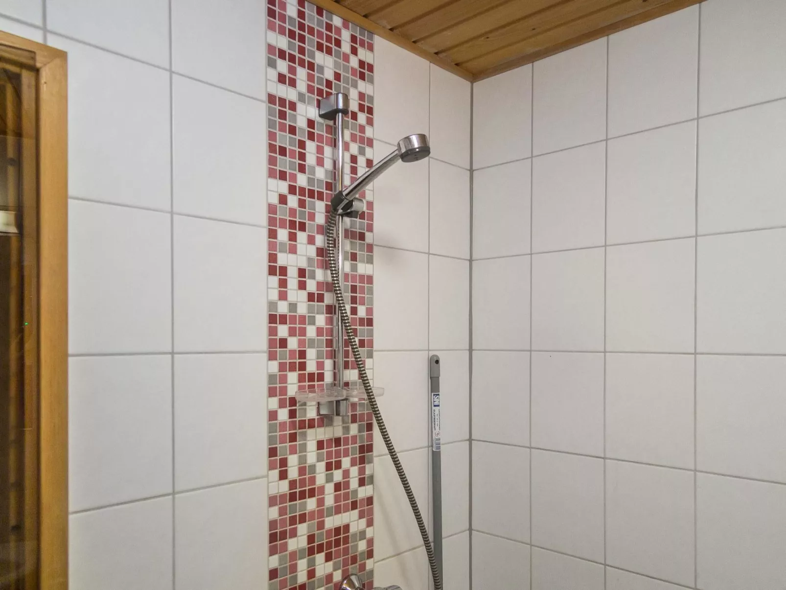 Alppitalo punatähti 7 as 4-Drinnen