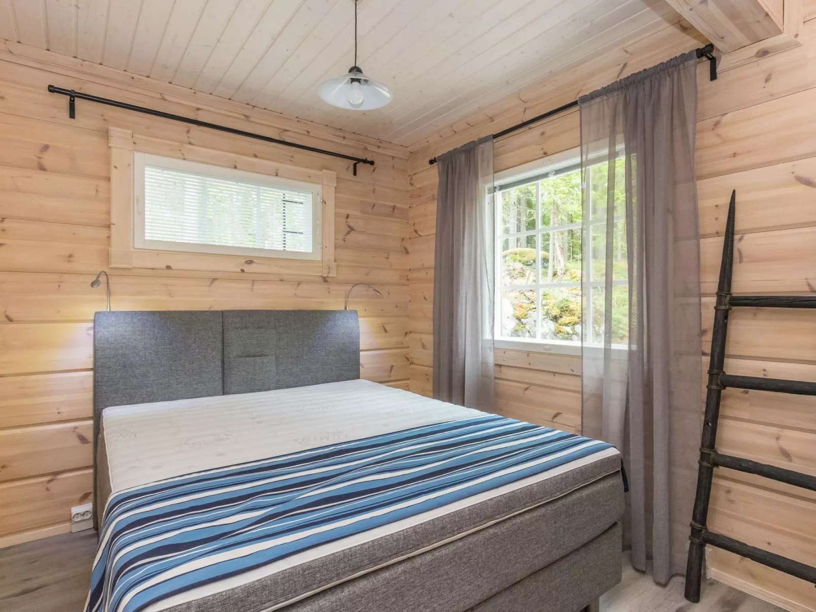 Apilan rauha-Drinnen