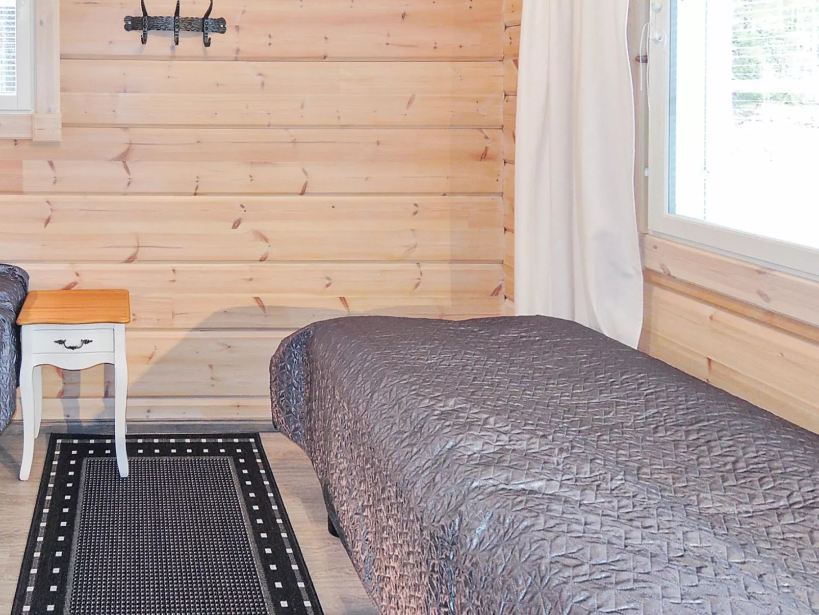 Nesterin helmi-Dedans