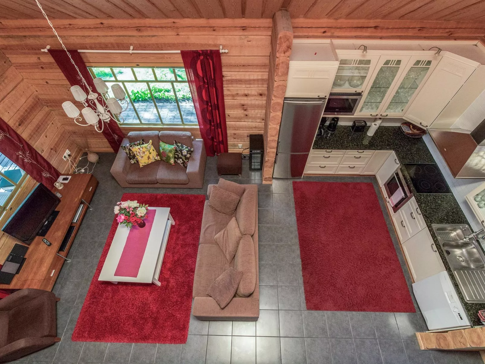 Koivuniemen rouva-Inside