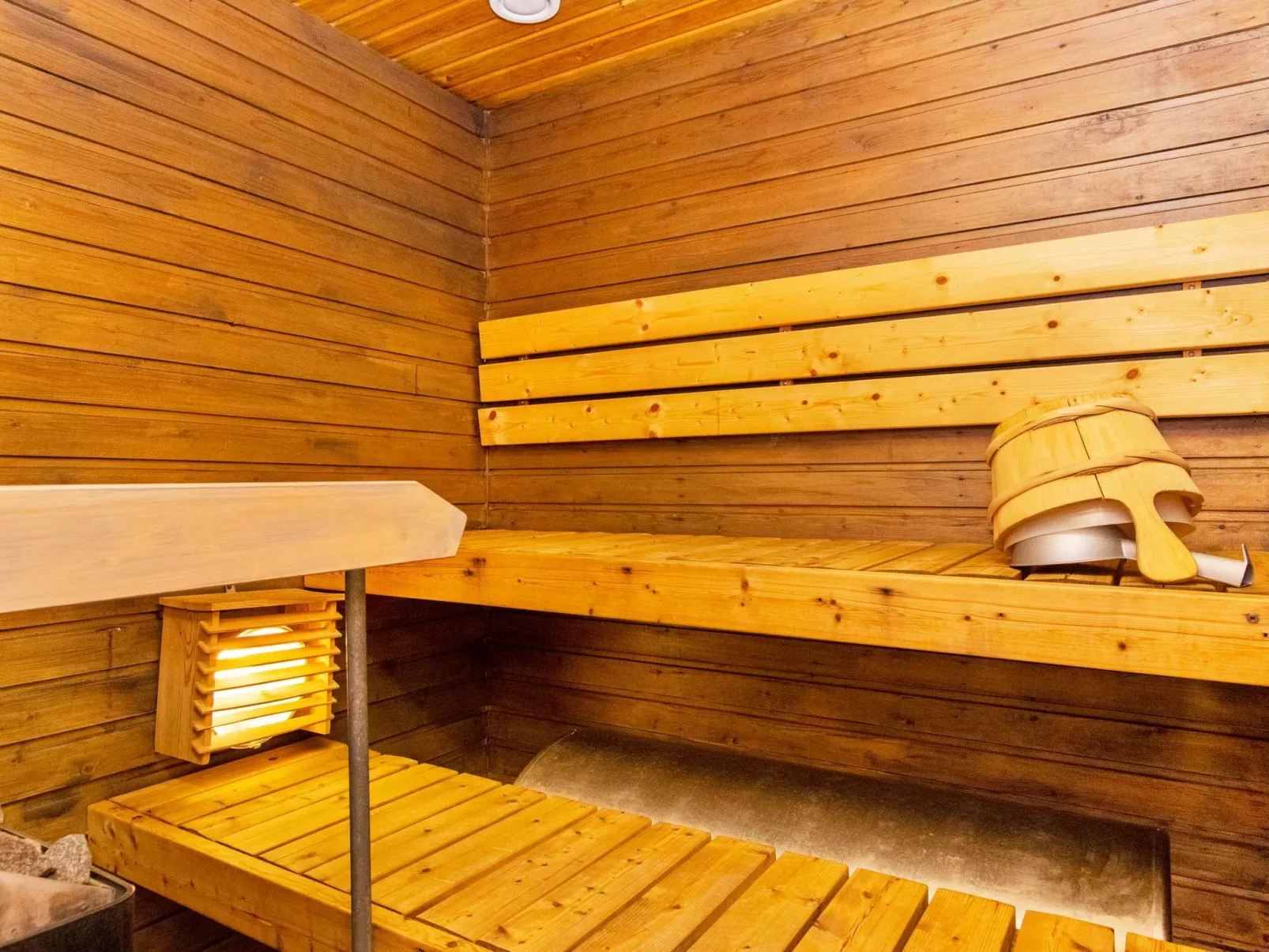 Hallantytär a1 paritalo-Dedans