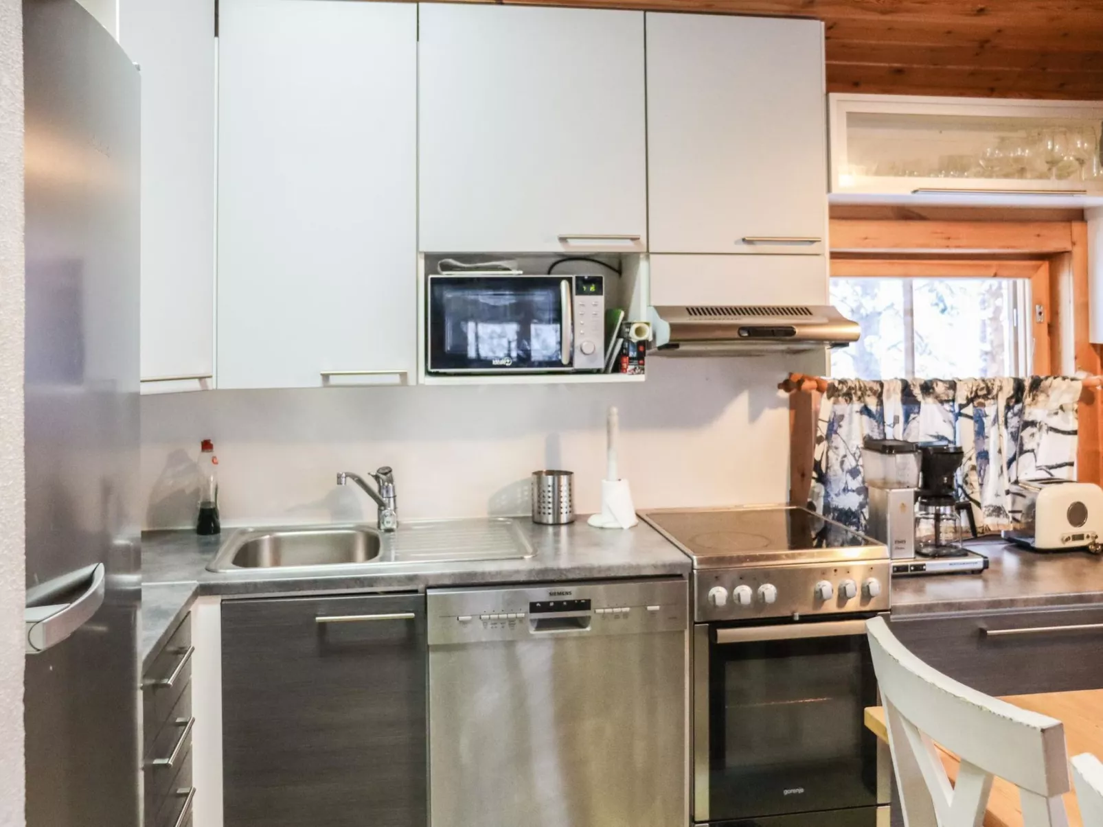 Hyrynpirtti mökki-Dedans