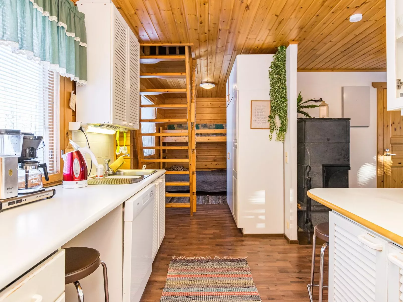 Kulma-alpit a paritalon yläk-Inside