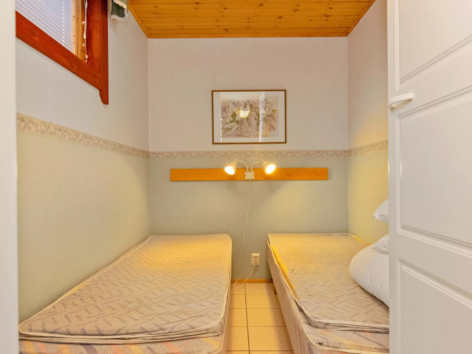 Kulma-alpit b paritalon alak-Dedans