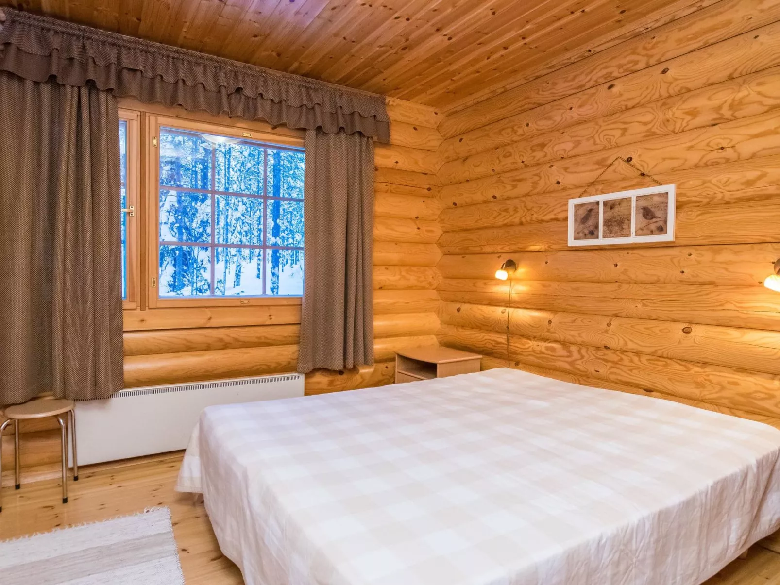 Hiisi mökki-Drinnen