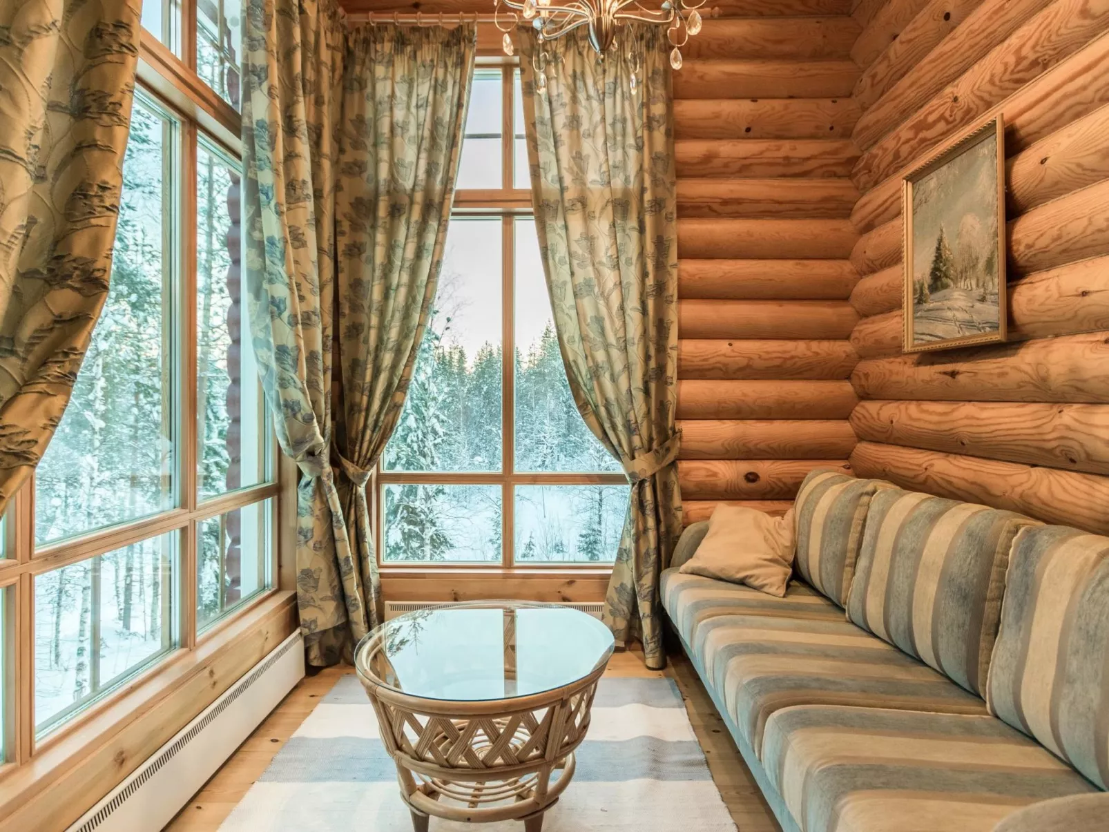 Sateenkaari mökki-Drinnen