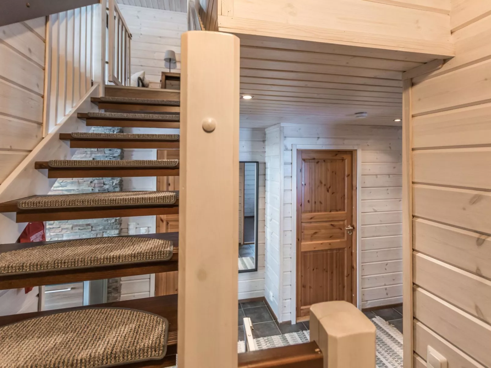 Aurinko-saaga 6 paritalo-Dedans