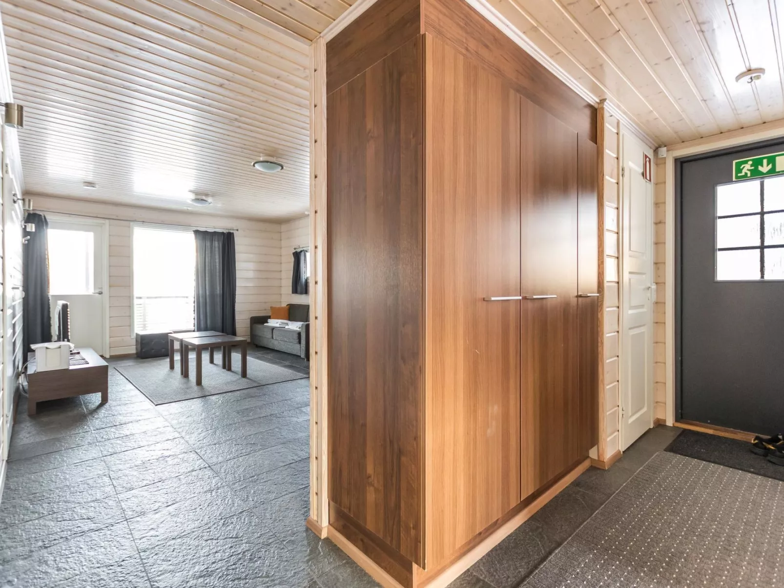 Hallan karhu c, paritalo-Dedans