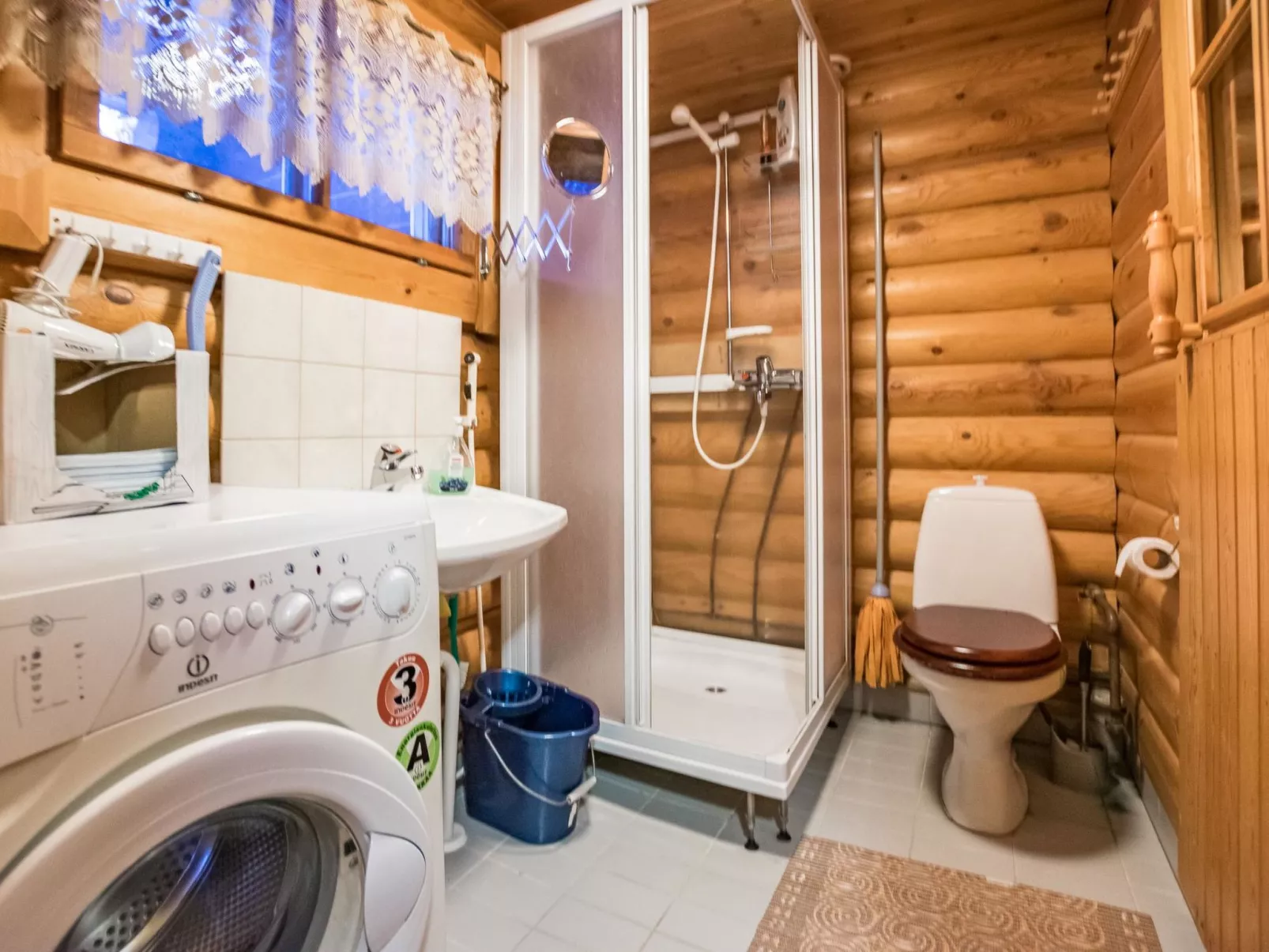 Kultapaljakka 3-Drinnen