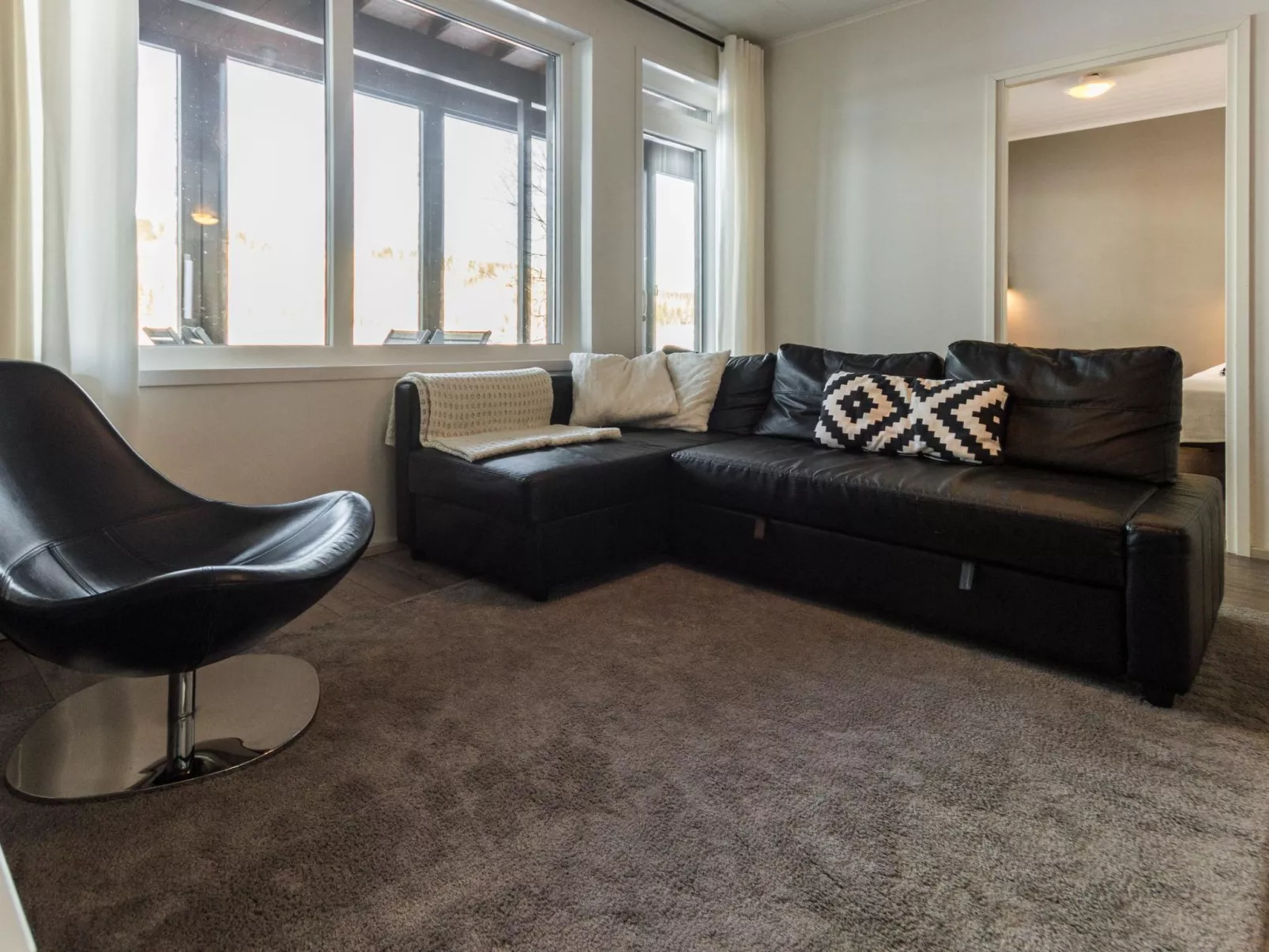 Sun&skivillas 5. (3mh)-Drinnen