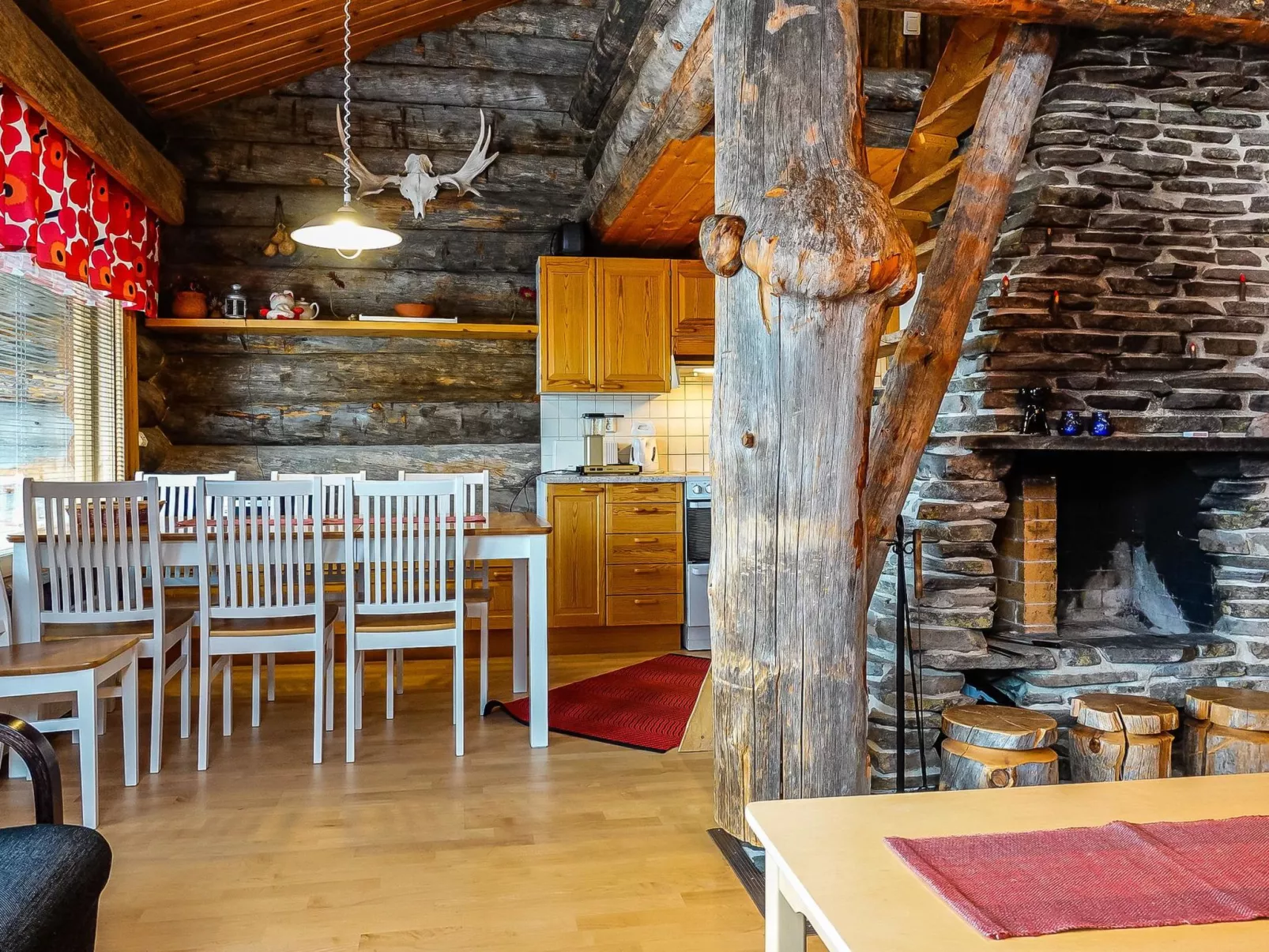 Sallanhelmi c2-Dedans