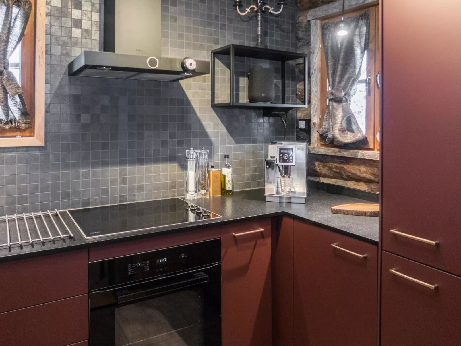 Ruka-rokova 2-Dedans