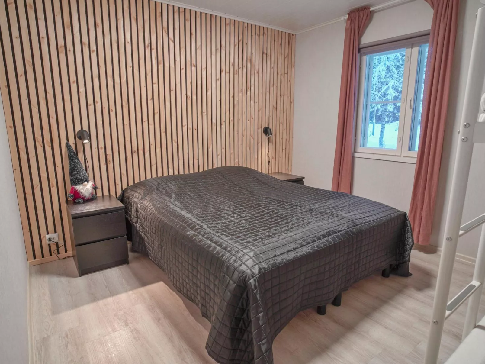 Iso-karpalo b-Dedans