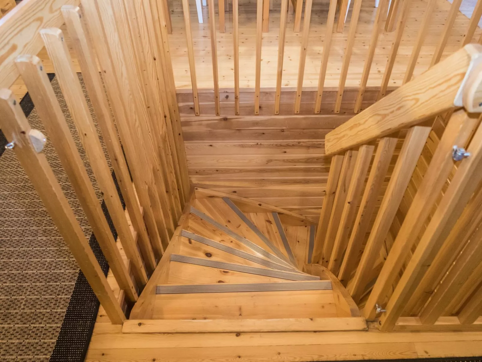 Rukanpesä 2a-Drinnen