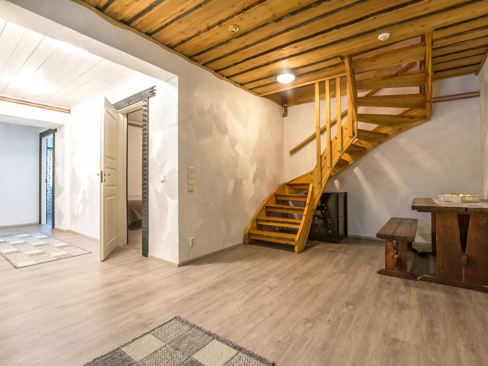 Juurakkopirtti-Drinnen