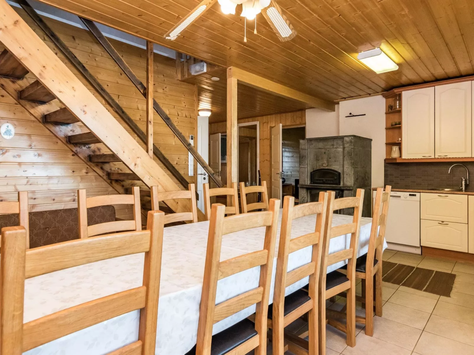 Aurinkopaikka-Dedans