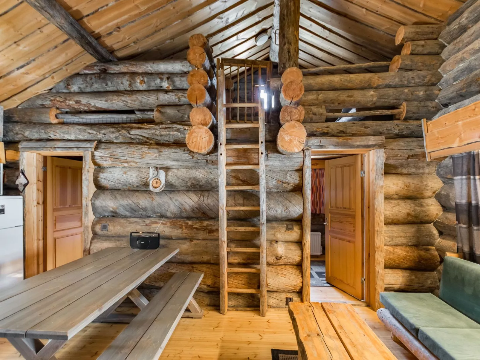 Seitsemän savua 3-Drinnen