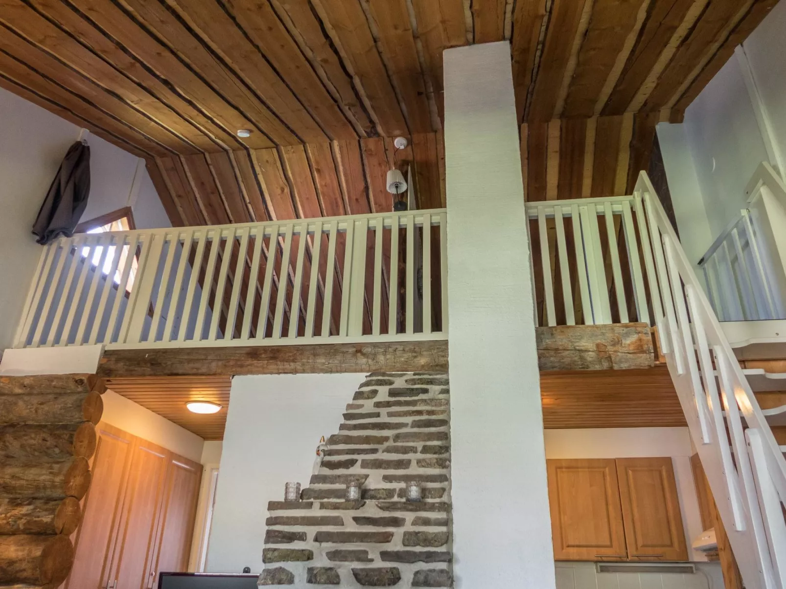 Vuokatinportti a4-Inside