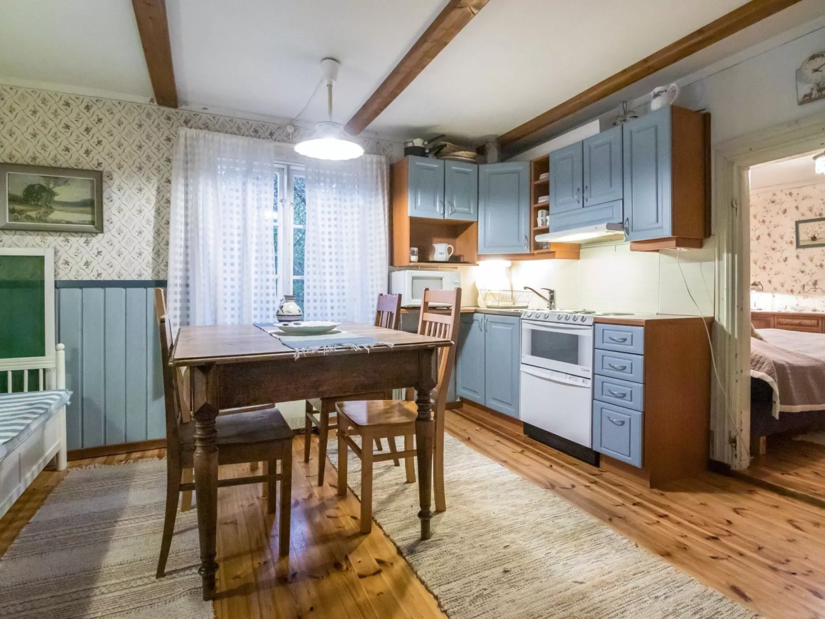 Puutarhurin mökki-Dedans